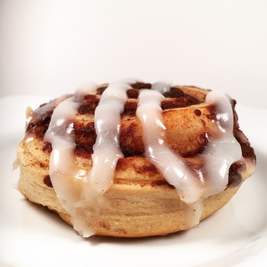 Cinnamon Rolls With Light GLAZE